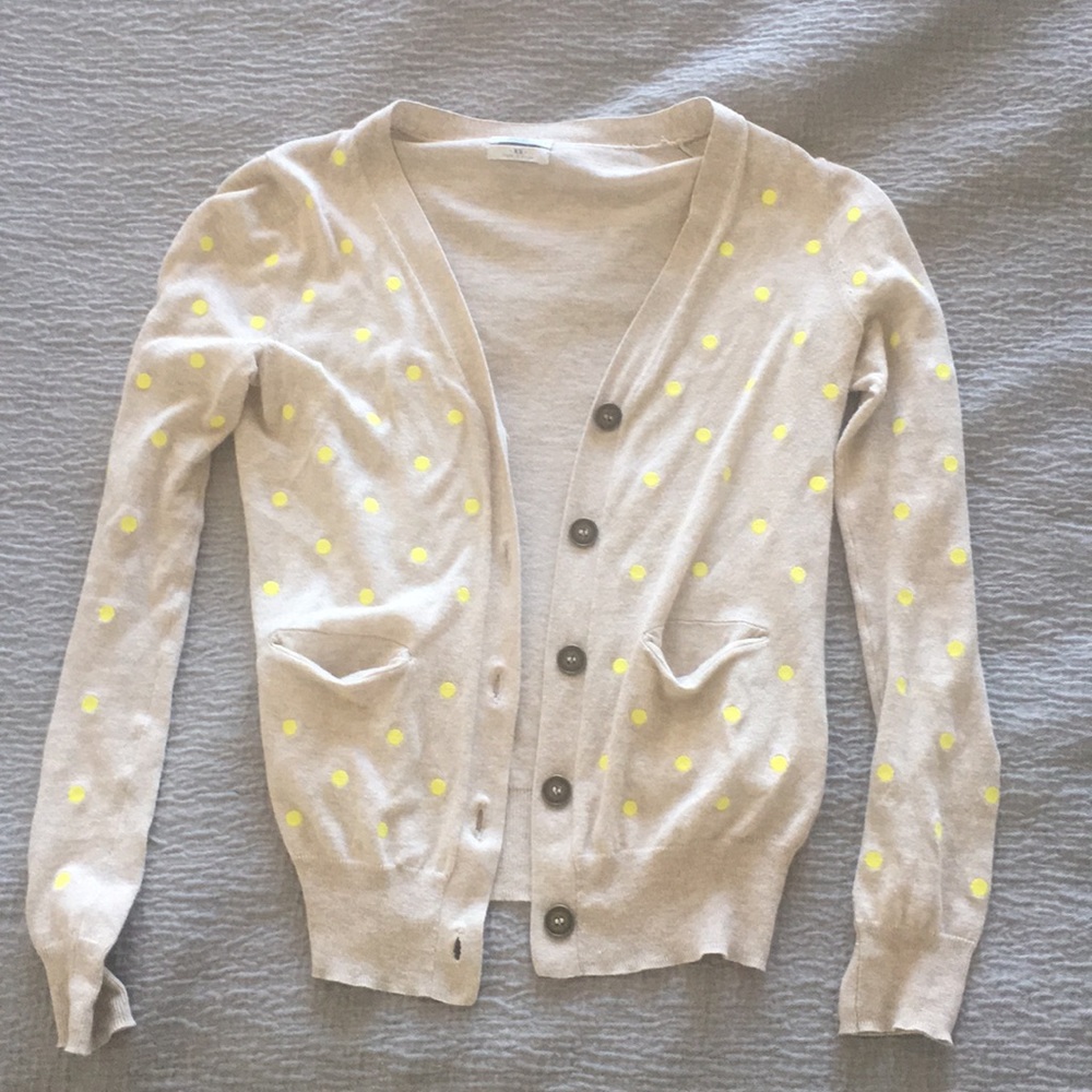 Madewell neutral cardigan and yellow polka dots